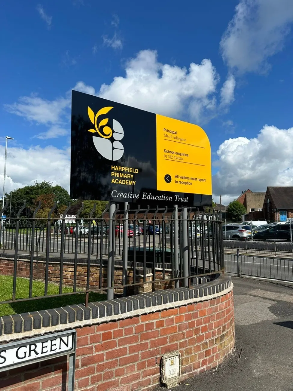 Post & panel sign